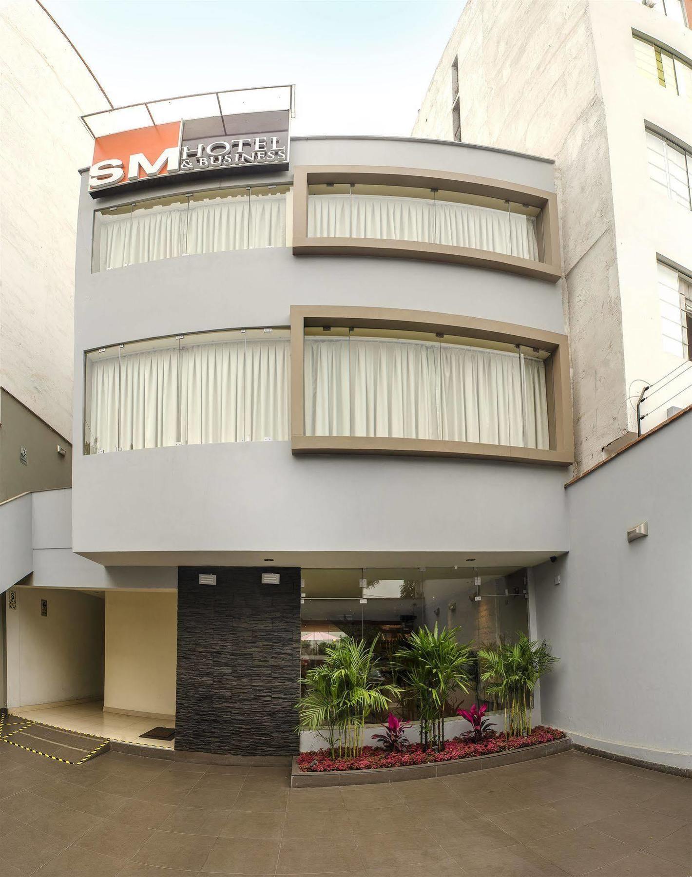 Sm Hotel Lima Bagian luar foto